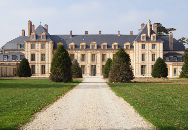 Chemin vers un ch&acirc;teau - Monument Historique